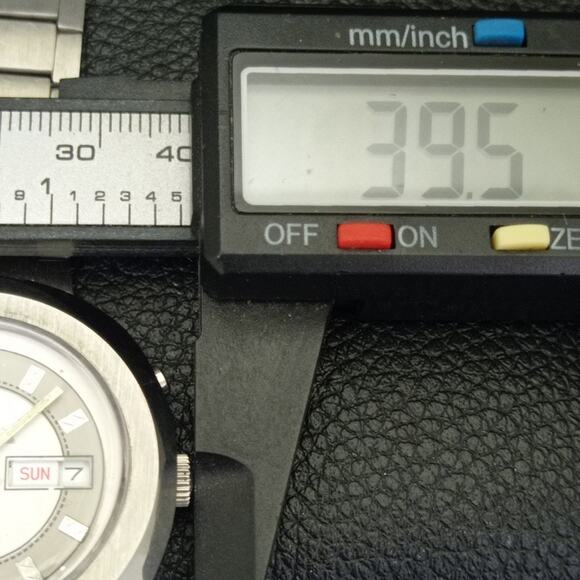 Vintage 1980 Ricoh Automatic Mens Silver Watch W/daydate & Gray accents - Picture 7 of 10